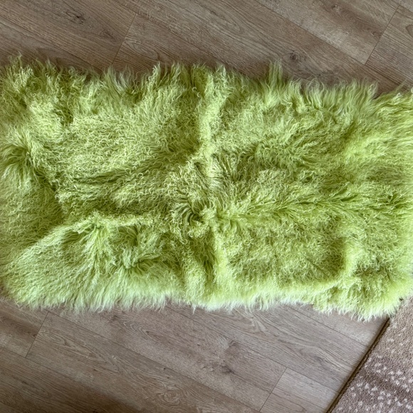 Mongolian Fur Rug - Picture 6 of 9